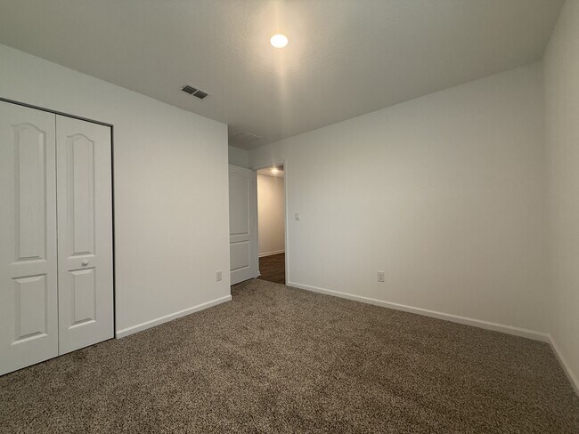 Building Photo - 350 Ardila Cir