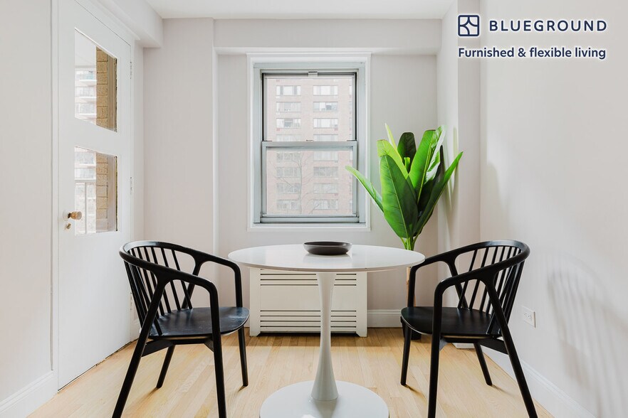 Building Photo - 50 W 97th St