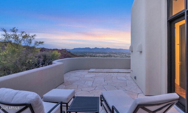 Building Photo - 5810 E Cholla Ln