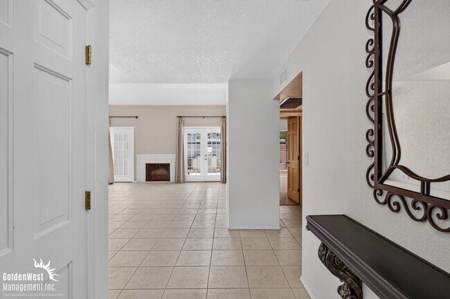 Building Photo - Beautiful 2Bdm 2Ba Home Located in the Biltmore Area!