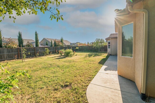 Building Photo - 3952 Serena Ave