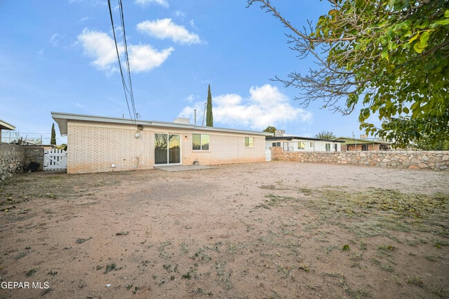 Building Photo - 5520 Edinburg Dr