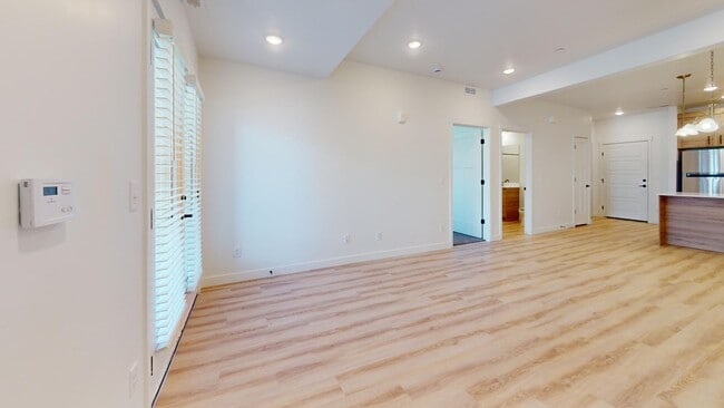 Building Photo - 1109 W 250 S