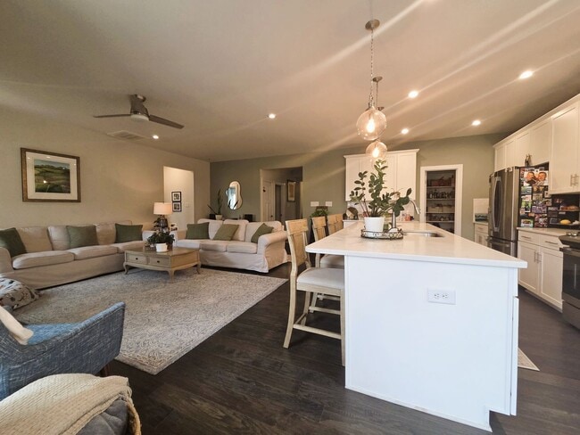 Building Photo - Executive home in Tarrington Subdivision on quiet cul-de-sac lot.