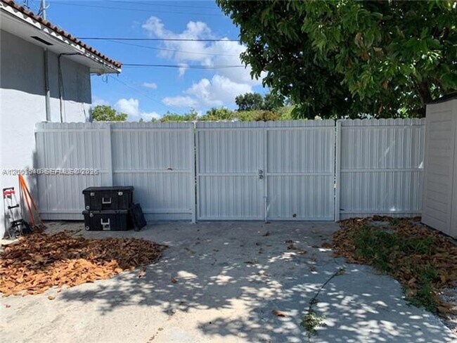Building Photo - 1380 SW 11th St