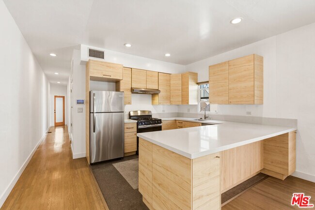 Building Photo - 3429 Edgehill Dr