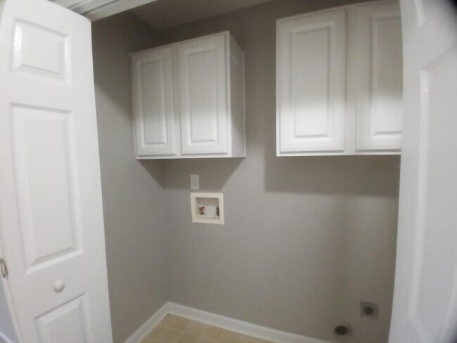 Building Photo - 2212 Dartmouth Dr