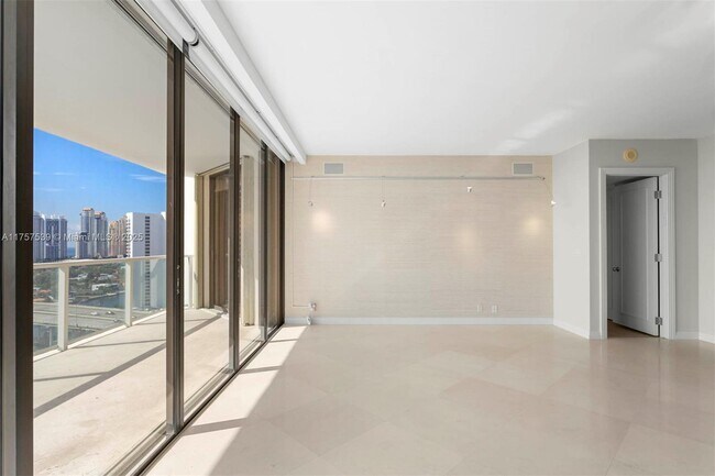 Building Photo - 19500 Turnberry Way