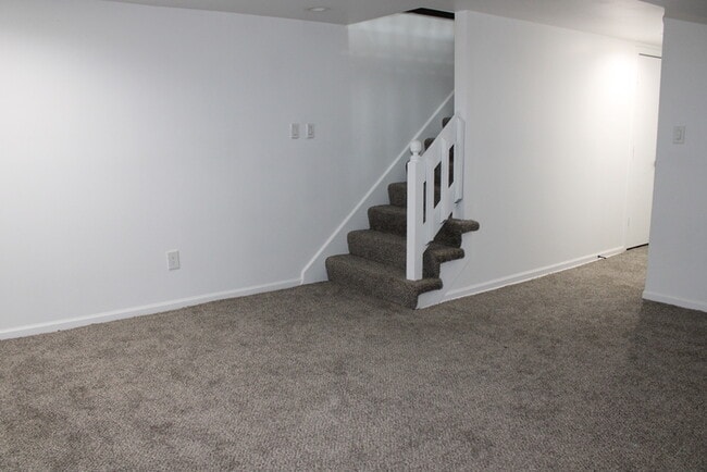 Building Photo - Newly rehabbed 3 bed - 2 full bath in Glad...