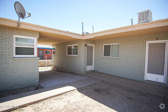 Building Photo - 1317 St Johns Dr