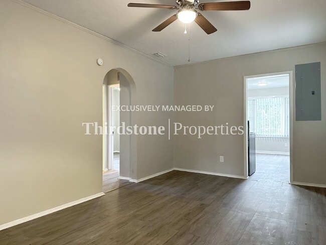 Building Photo - 435 Springfield Ct N