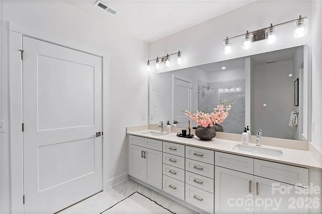 Building Photo - 5007 Nimes Rd