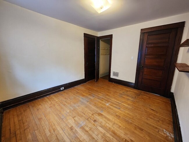 Building Photo - Williamson Tri-plex