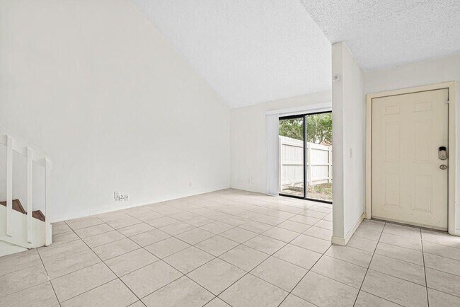 Building Photo - 9227 Green Meadows Way