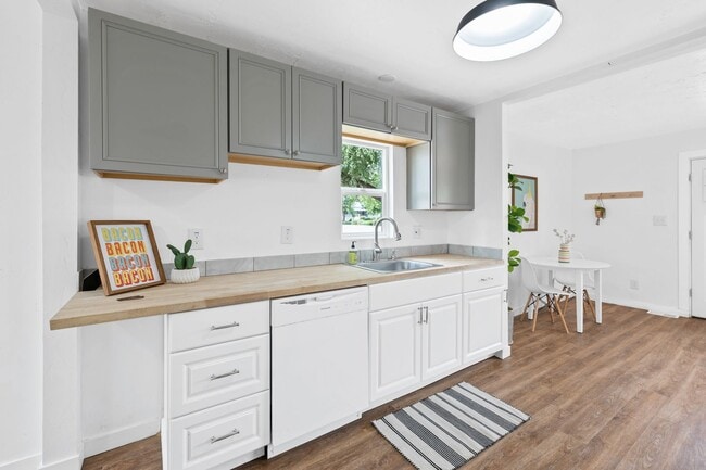Building Photo - Dishman Area Home with Shop!