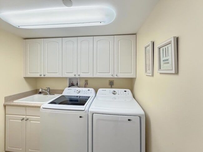 Building Photo - 5080 N Ocean Dr