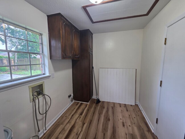 Building Photo - 237 Saratoga Dr