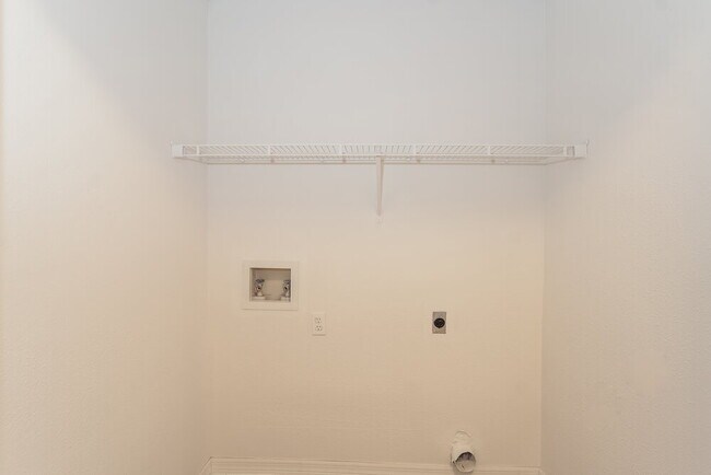 Building Photo - 9735 Fox Chapel Rd