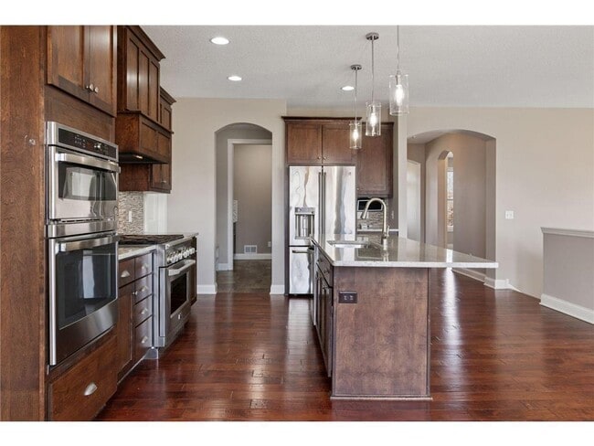Building Photo - 16588 E Lake Dr