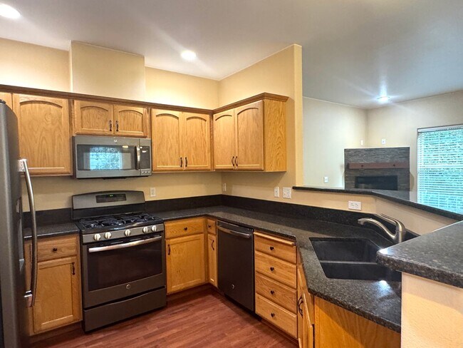 Building Photo - 10595 NE Kingston Meadow Cir