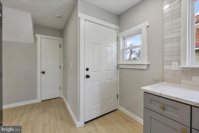 Building Photo - 143 Johnston Ave