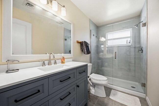 Building Photo - Waterfront beauty in Overbrook Gardens