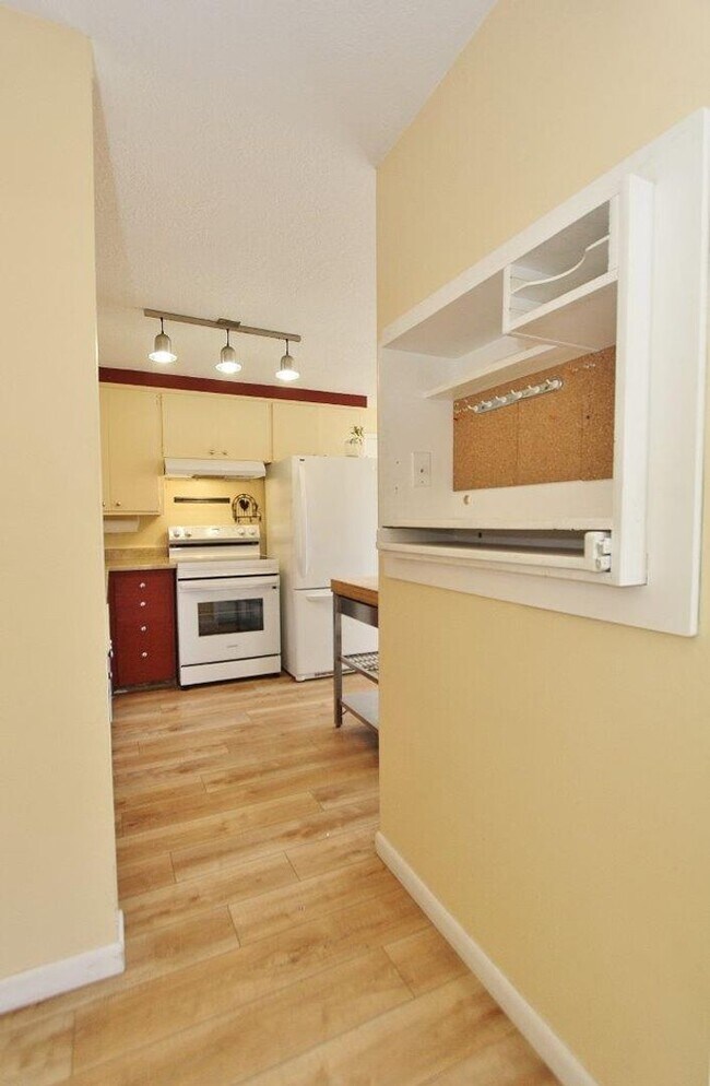 Building Photo - Charming Single-Level Home on Cul-de-sac