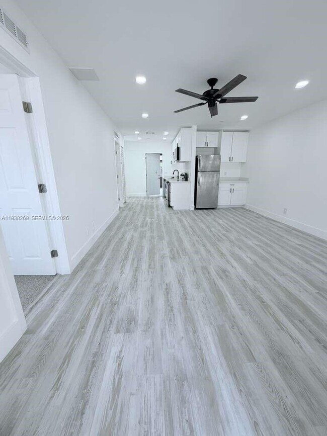 Building Photo - 134 SW 14th Ave