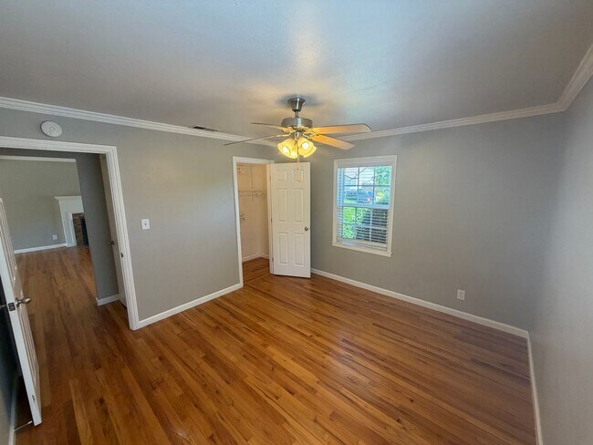 Building Photo - 2 Bedroom | 1 Bathroom | Single family in East Sacramento