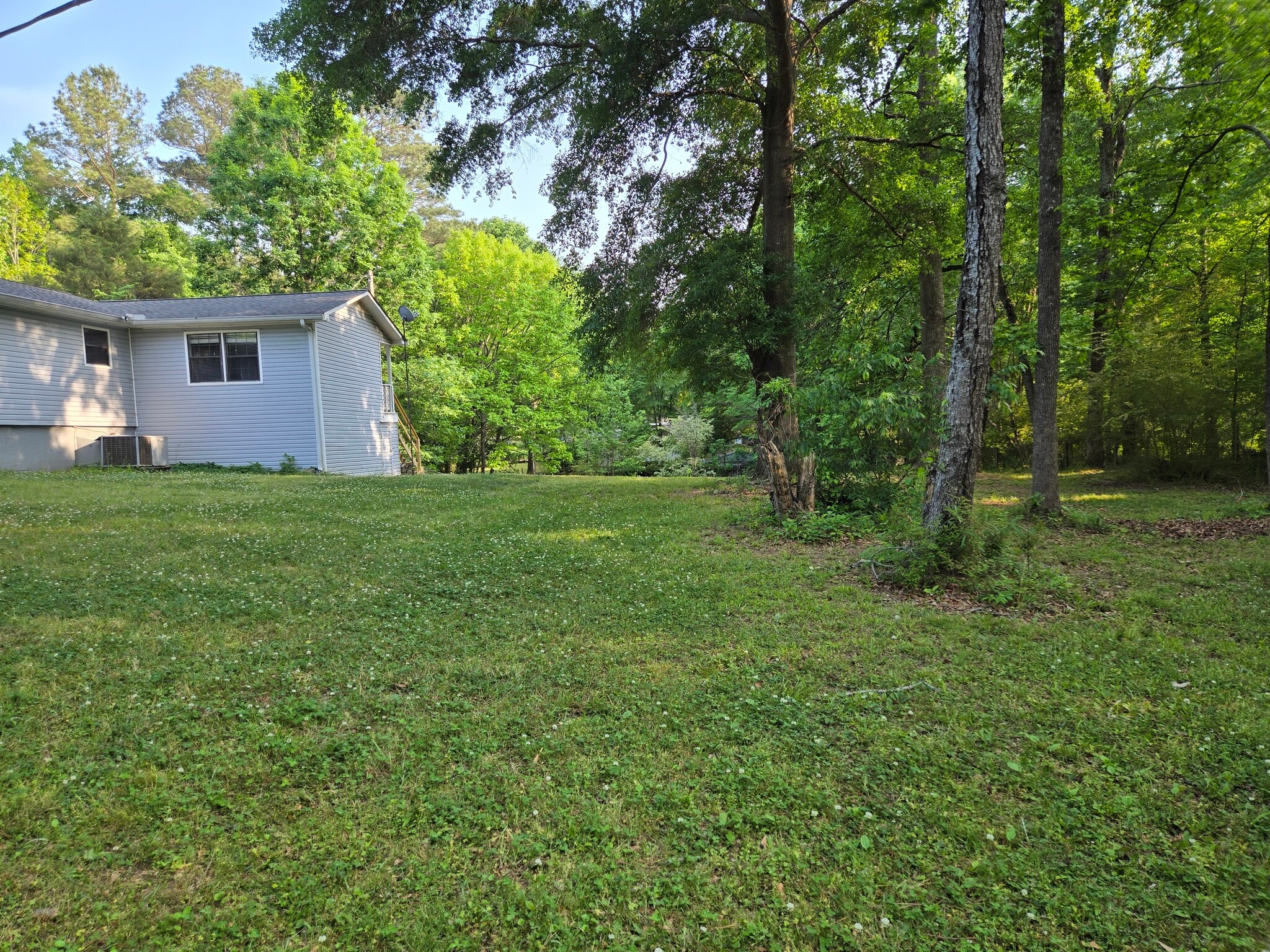 Large fenced yard 1 - 143 County Road 244