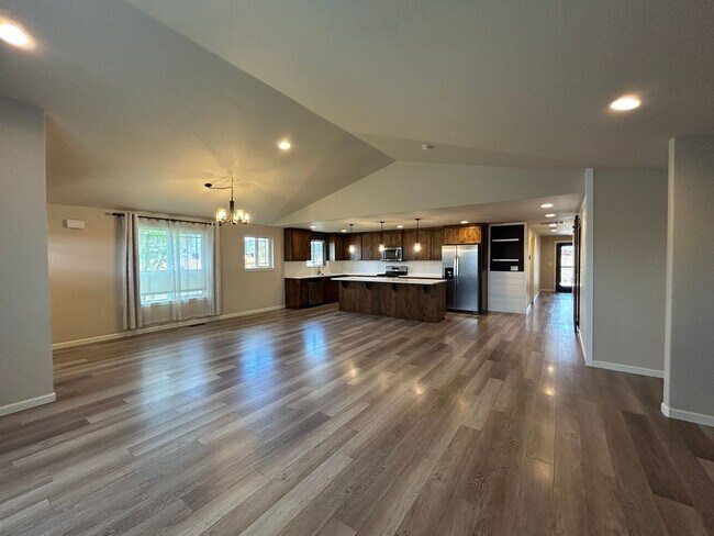 Building Photo - Corner Lot 3 Bed / 2 Bath Home with RV Parking – NW Redmond