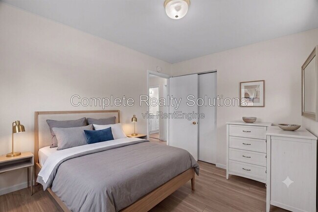 Building Photo - 5661 Bermuda Dr