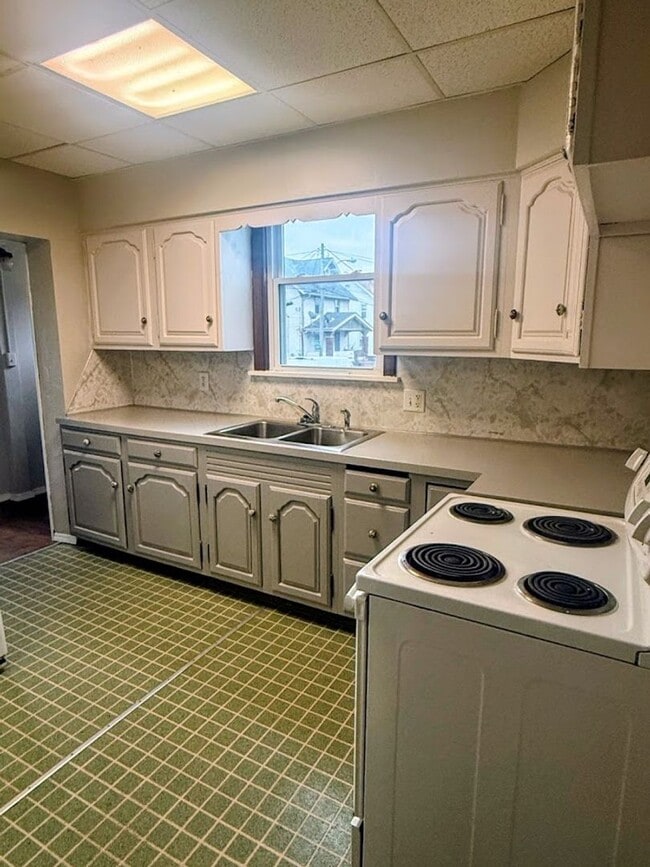 Building Photo - 3300 6th St SW