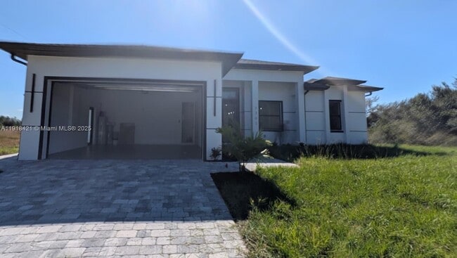 Building Photo - 3302 E 18th St