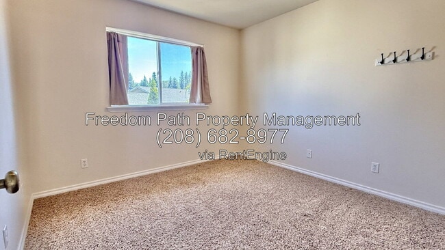 Building Photo - 2918 N Boyer Ave