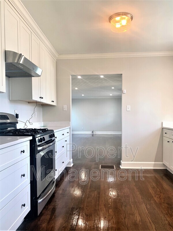 Building Photo - 3810 Montclair Dr