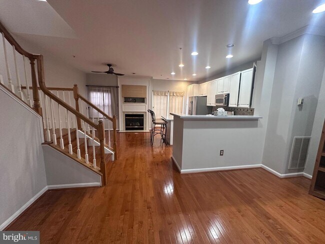 Building Photo - 6493 Powatan Knoll Ct