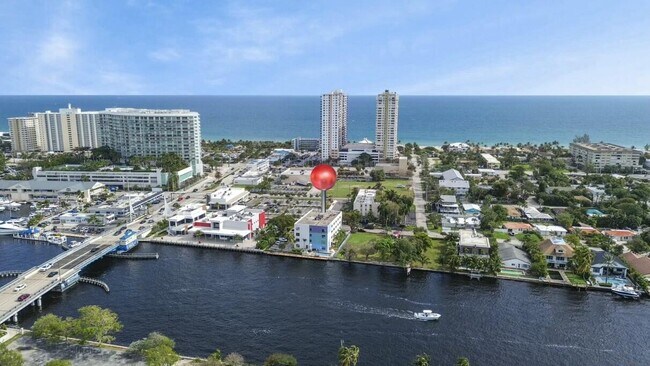 Building Photo - 105 S Riverside Dr