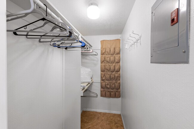 Building Photo - 351 N Hermosa Dr