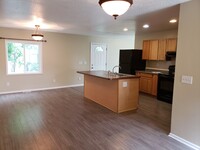 Building Photo - Spacious 3 bedroom, 2 bath Mobile.