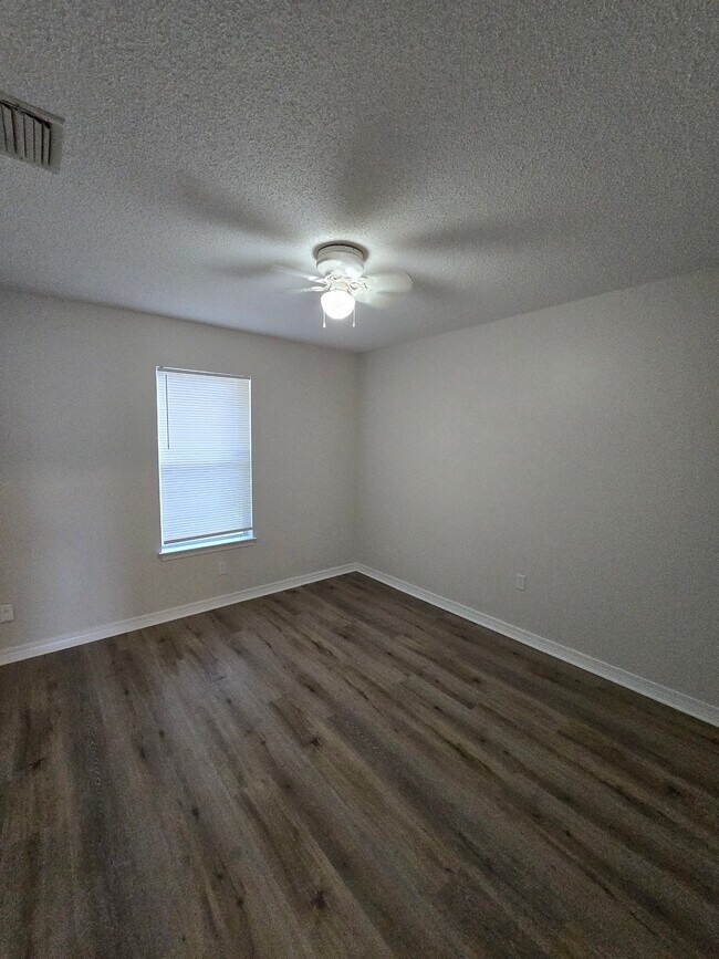 Building Photo - 396 Brown Pl