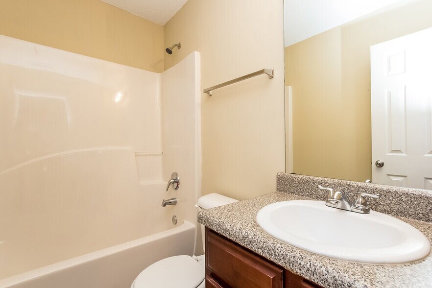 Building Photo - 3747 Rosebud Park Dr