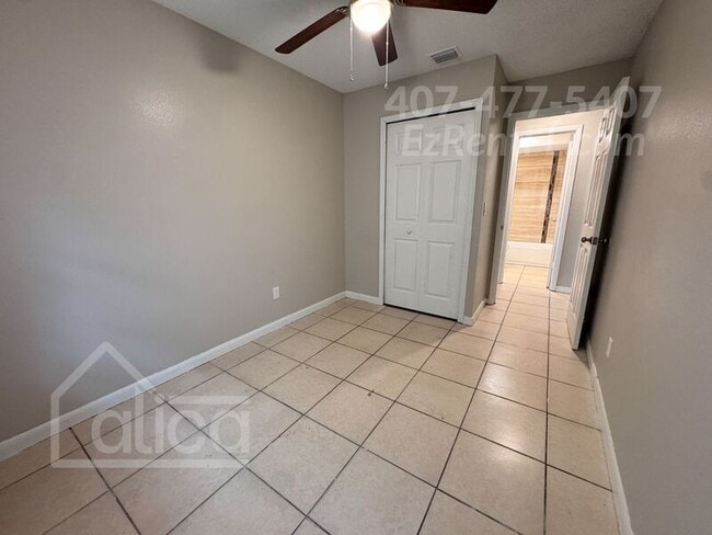 Building Photo - 906 S Holly Ave