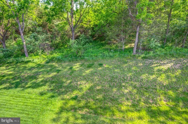 Building Photo - 135 Wake Robin Ct