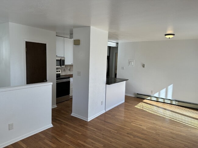 Building Photo - "Charming 3-Bedroom Condo with Hardwood Floors & 2 Full Baths in Golden, CO!"