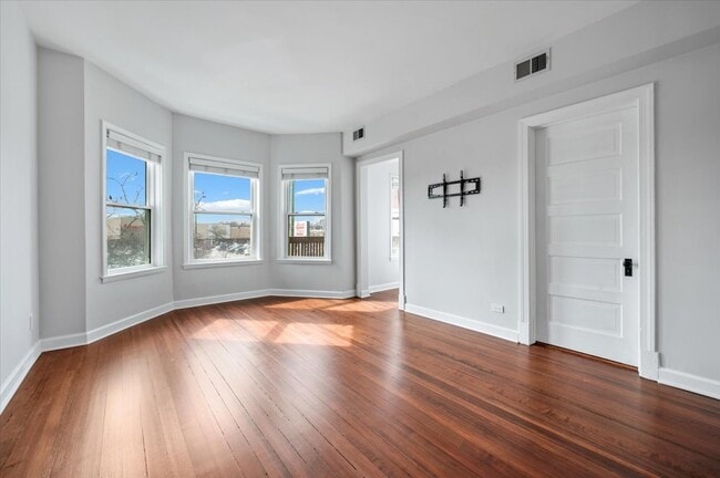 Building Photo - 2939 N Ashland Ave