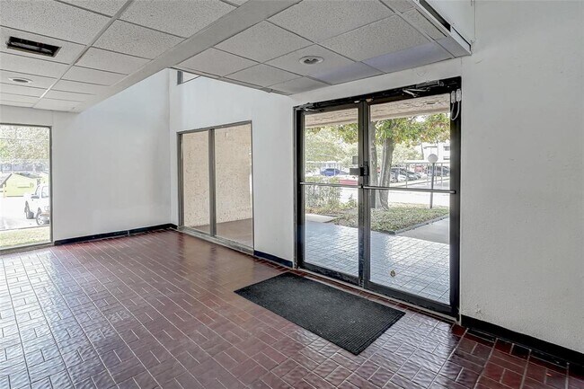 Building Photo - 3025 Walnut Bend Ln