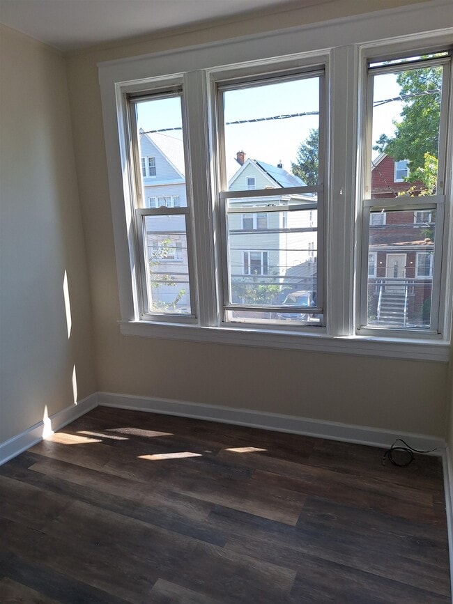 Building Photo - 589 Avenue A Ave