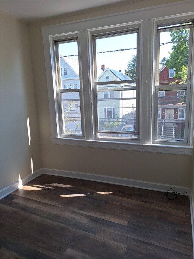 Building Photo - 589 Avenue A