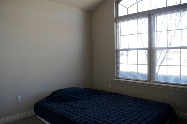 Building Photo - Nice 3 Bed 2 Bath House In Vanderveen Crossing!